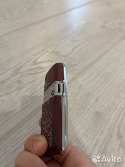 Кнопочный телефон vertu