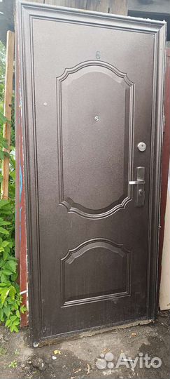 Продается входная металическая дверь б/у
