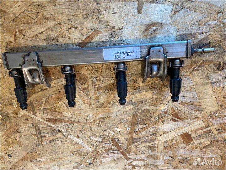 Рейка топливная (рампа) Ford Focus