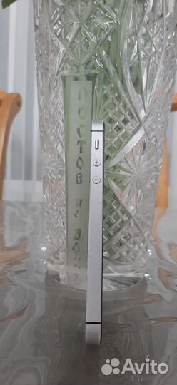 Телефон iPhone SE 2015