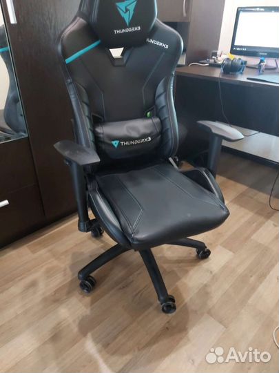 Игровое кресло ThunderX3