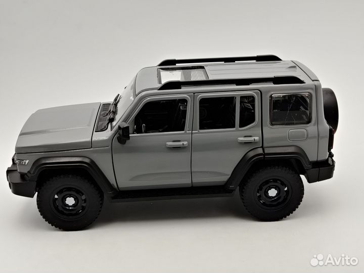 Коллекционные модели, металл. машинка Tank 300