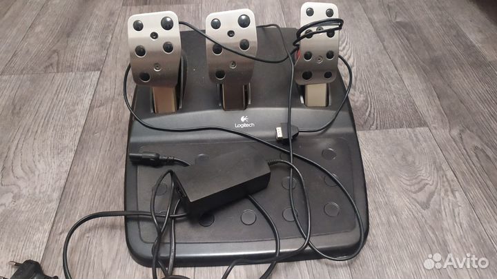 Игровой руль Logitech G27