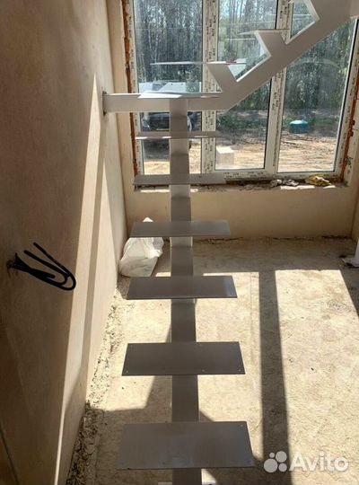 Метлличесакую лестницу Изготовим