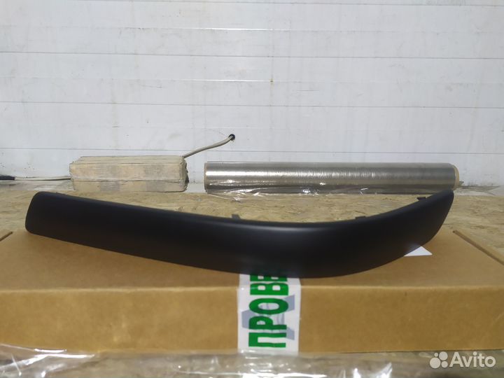 Накладка заднего бампера правая Nissan Tiida C11