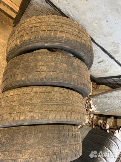 Bridgestone Blizzak Revo GZ 215/60 R17 92T