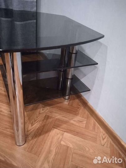 Стеклянная тумба под тв