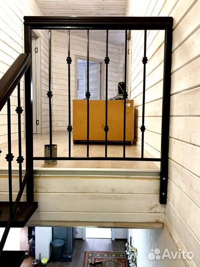 Лестница с забежными ступенями в коттедж