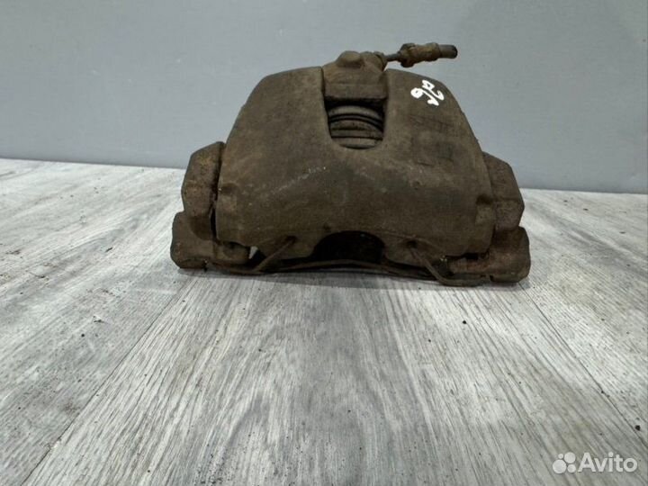 Суппорт тормозной передний левый Ford Focus 3 2012