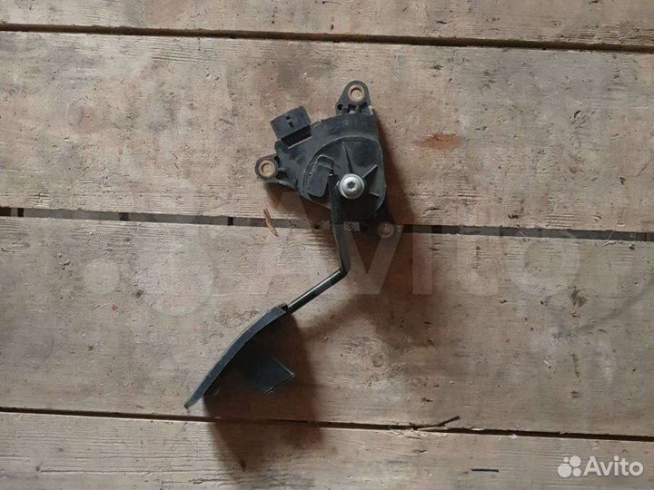 Педаль газа Nissan Tiida C11