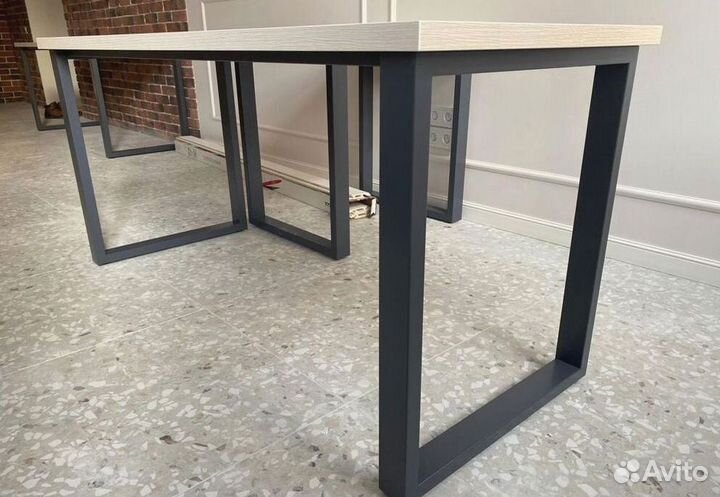 Письменный стол для школьника