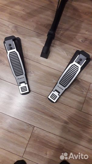 Барабанная установка Alesis