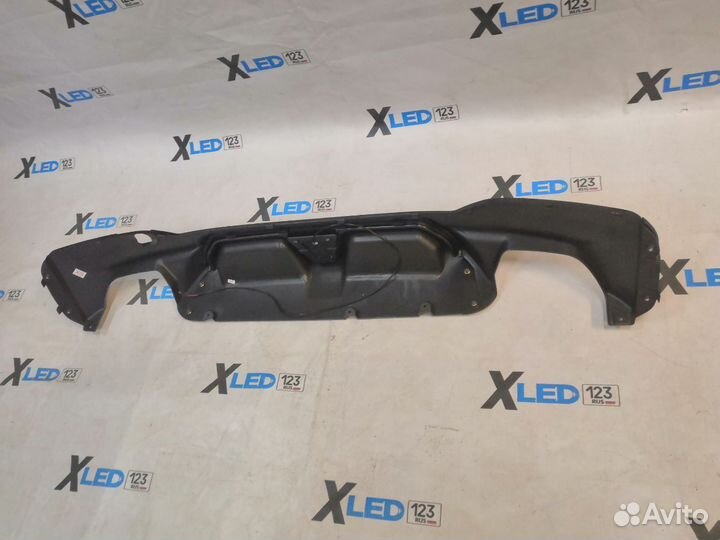 Диффузор G30 M5 CS F90 стиль с фонарем глянец