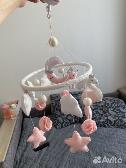 Мобиль ручной работы в кроватку