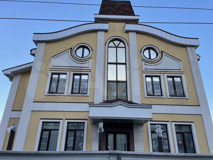 Новое трёхэтажное здание (тц, банк), 705.2 м²