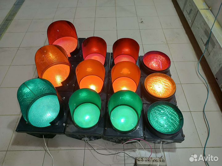 Светофор дорожный