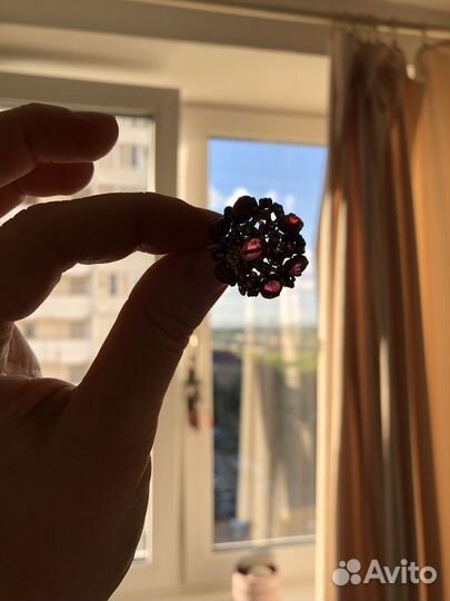 Серебряные серьги с гранатом