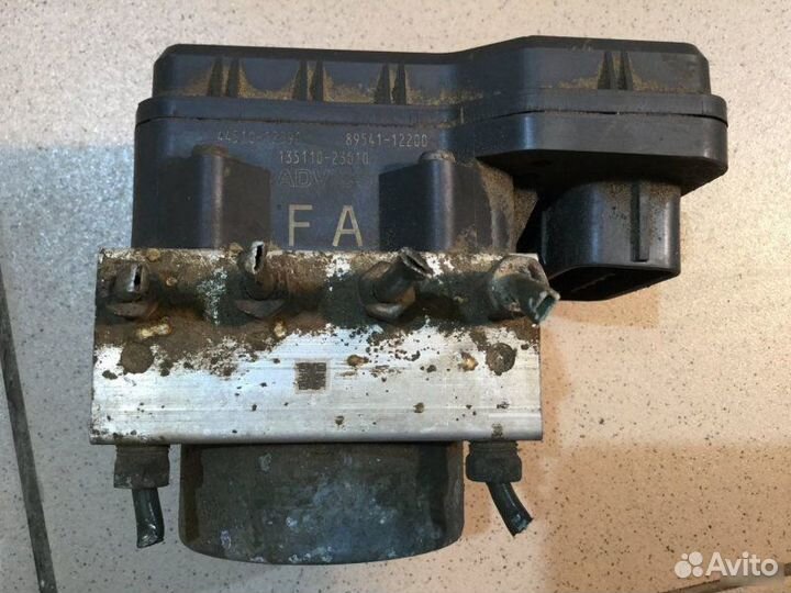 Блок ABS (насос) Toyota Corolla E15 1.6 1zrfe