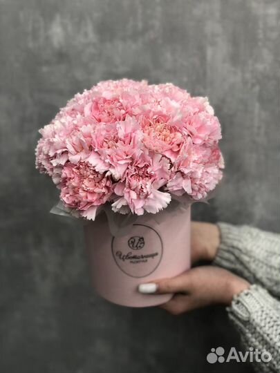 Шляпная коробка цветов диантусов