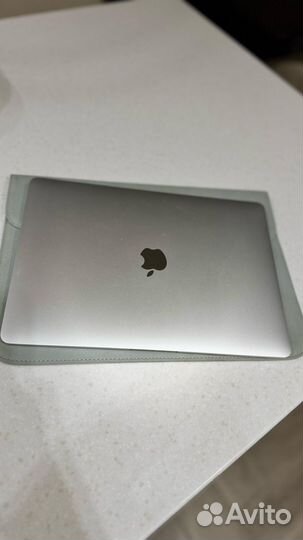 Продам macbook m1 2020 512gb