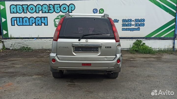 Накладк Nissan X-Trail 68260EQ100