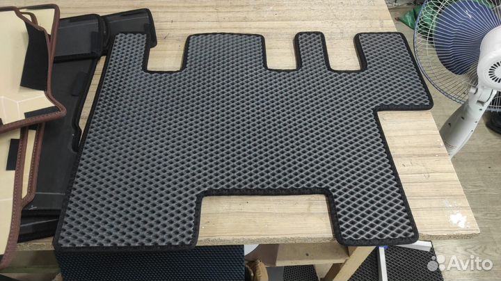 Коврики в машину эва в подарок подпятник + 2 лого
