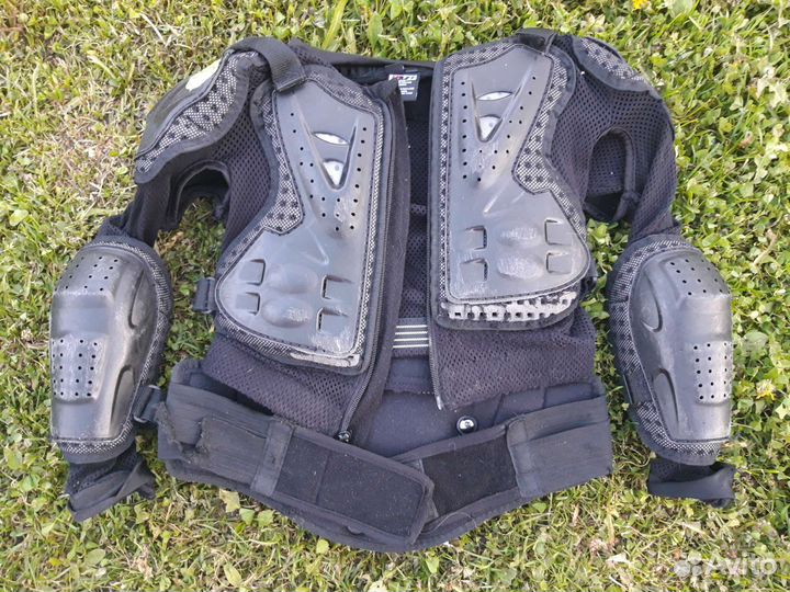 Защитный костюм для роликов, скейта