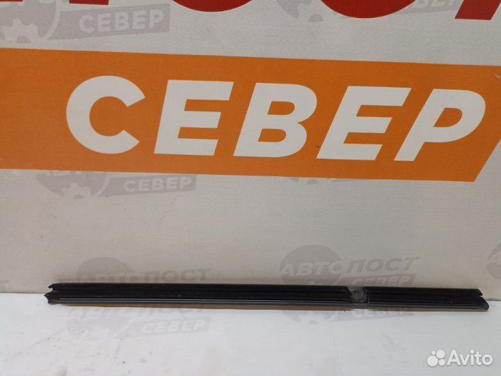 Уплотнитель стекла двери задний левый Volkswagen