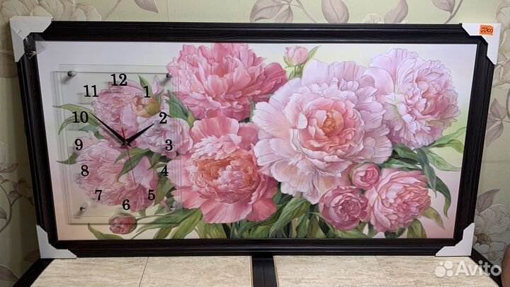 Картина пионы с часами