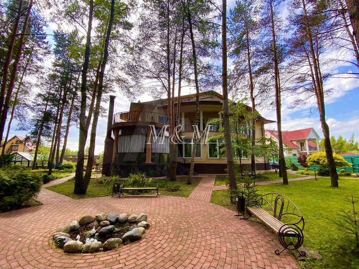 Коттедж 950 м² на участке 30 сот.