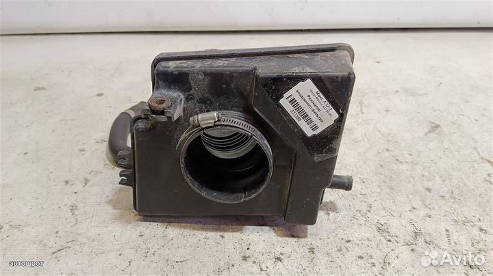 Резонатор воздушного фильтра Nissan Maxima A32 94