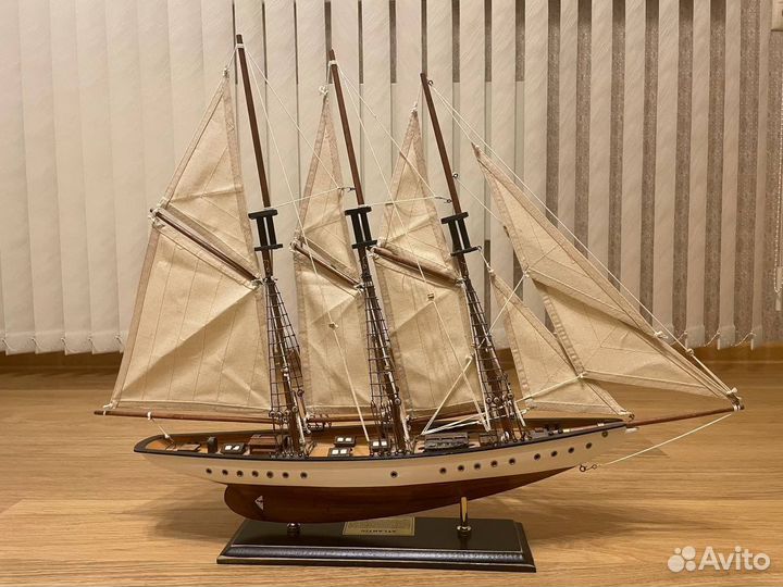 Коллекционная модель яхты, корабля деревянная