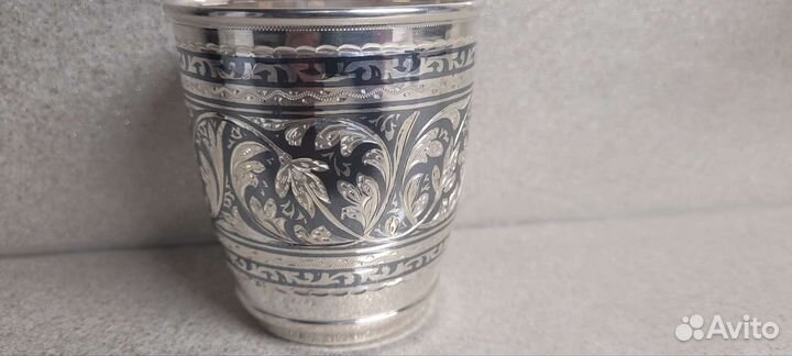 Серебряный стакан