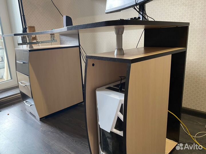 Компьютерный стол