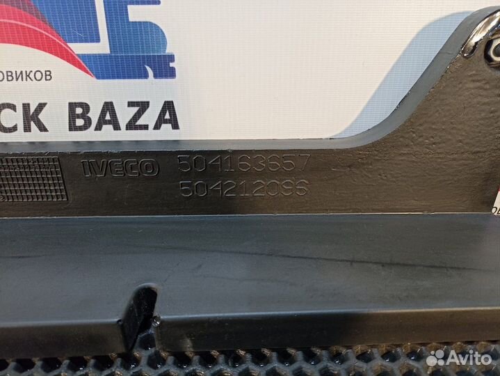 504163657 Накладка спальника Iveco Stralis