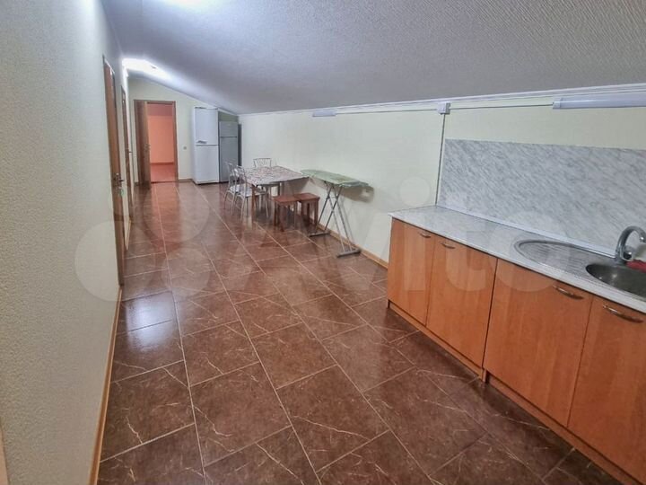 Помещение с арендаторами, 235 м²