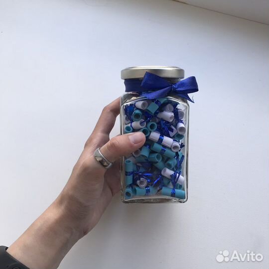 Признания в любви. банка с записками в капсуле