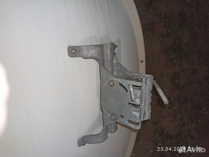 Спутниковая тарелка 94х104 см