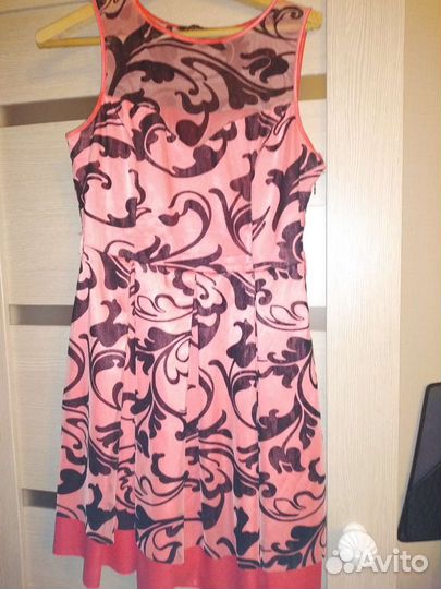 Продаю очень красивые шелковые платья разные