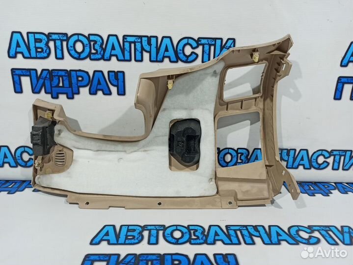 Накладка Subaru Tribeca 66079-XA03A-EU. Дефект