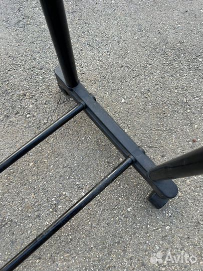 Напольная вешалка на колесах