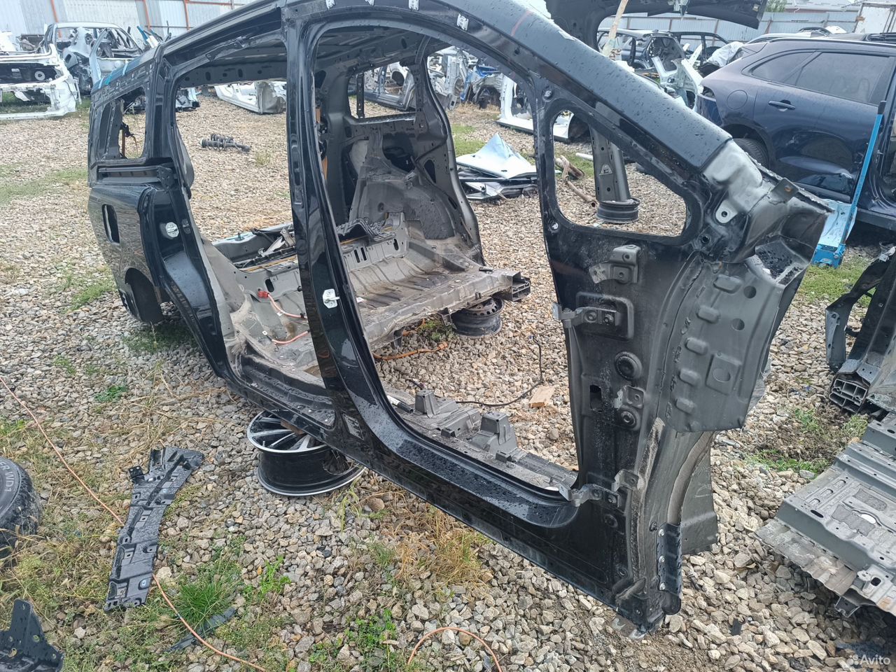 Порог правый стойка двери боковина Voyah Dream