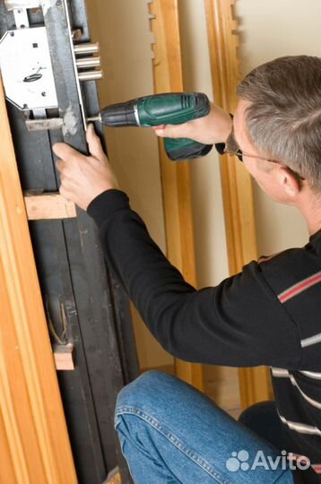 Вскрытие замена ремонт дверных замков
