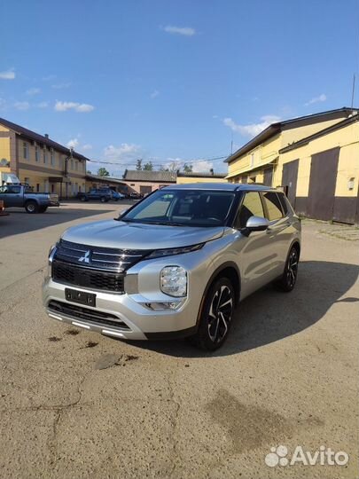 Mitsubishi Outlander 2.5 CVT, 2022, 22 000 км