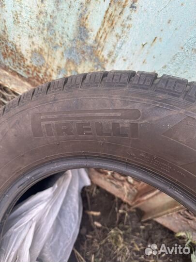 Pirelli Ice Zero 215/65 R16