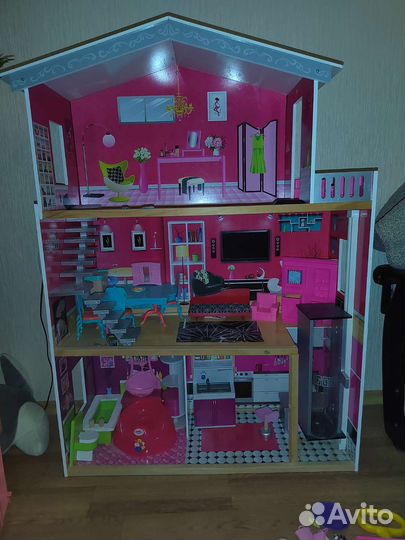Большой кукольный домик
