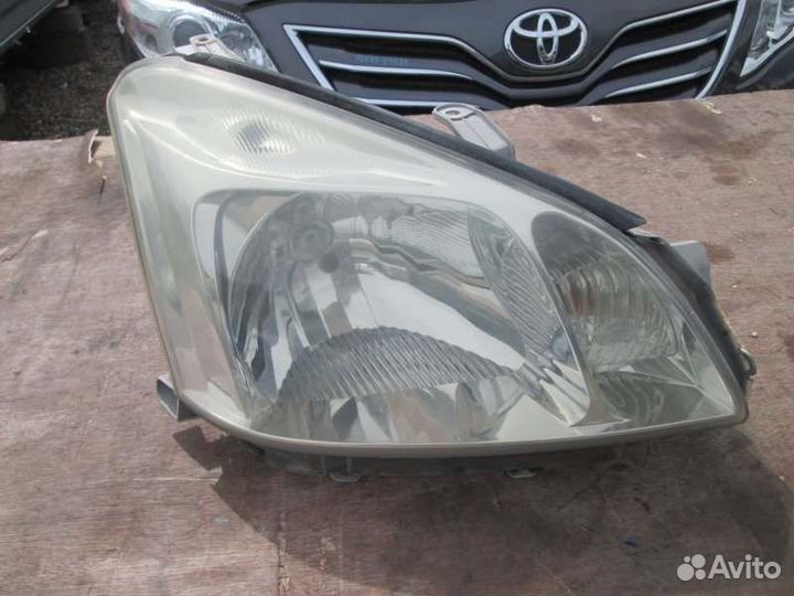 Фара правая Toyota Premio ZZT240 1ZZ-FE 2002