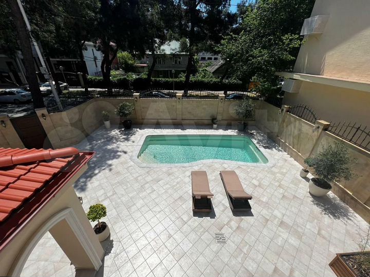 Дом 294 м² на участке 4,7 сот.