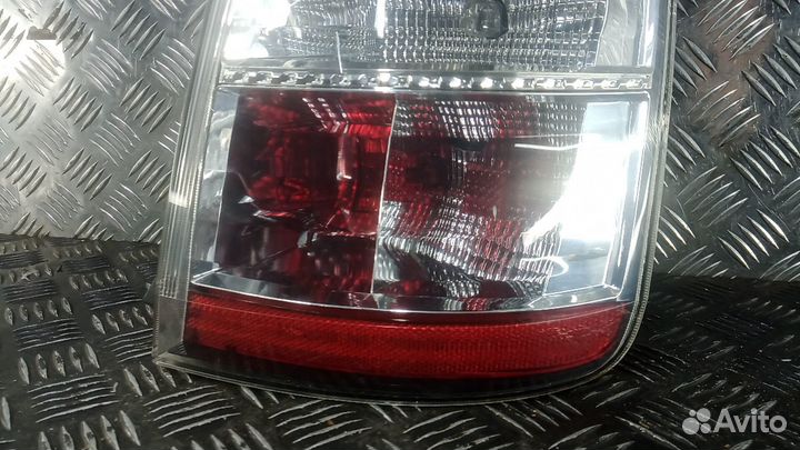 Фонарь Toyota Prius (2003-2009)