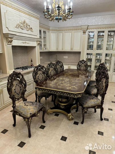 Стол обеденный